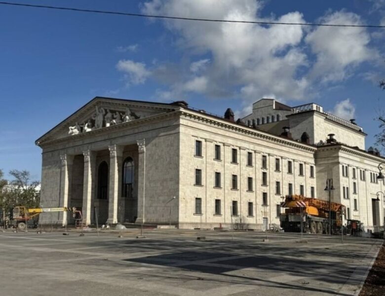 Окупанти анонсували перші вистави на місці трагедії в Маіруполі