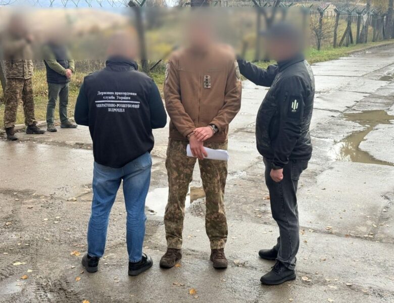 Організатор схеми для ухилянтів маскував своїх клієнтів під військових