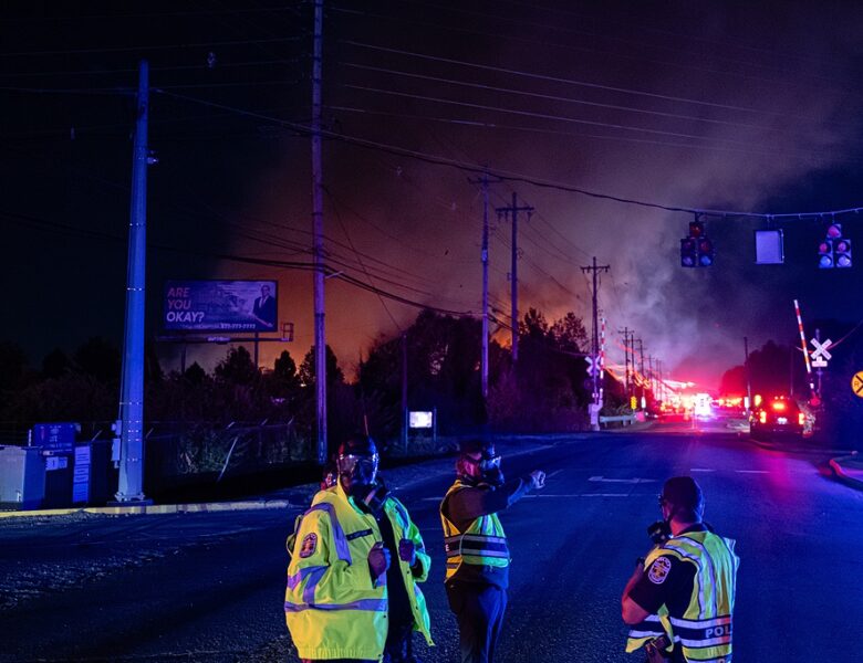 Падіння вантажного літака у США: загинули 7 людей, 11 постраждали