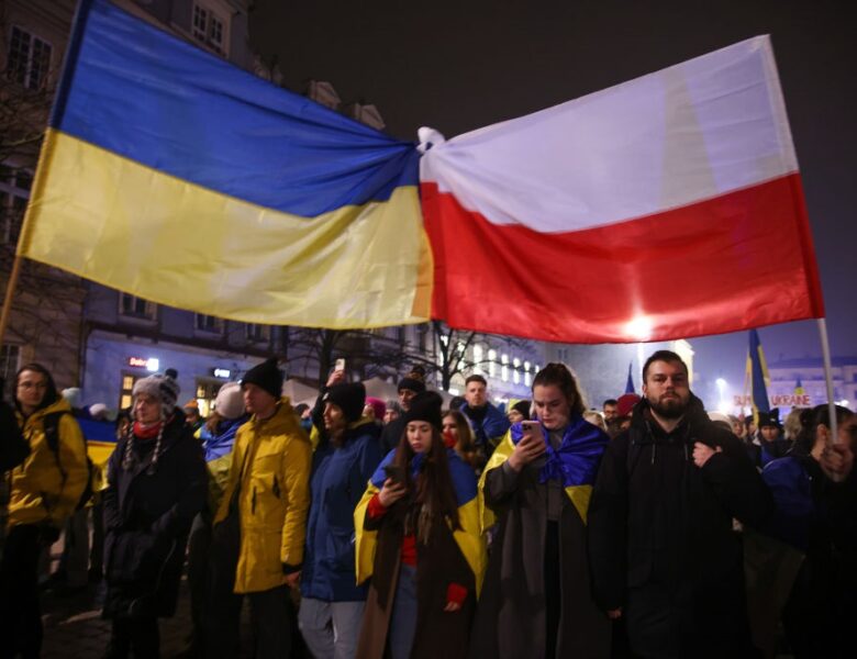 Польща прирівняє статус українських біженців до інших іноземців