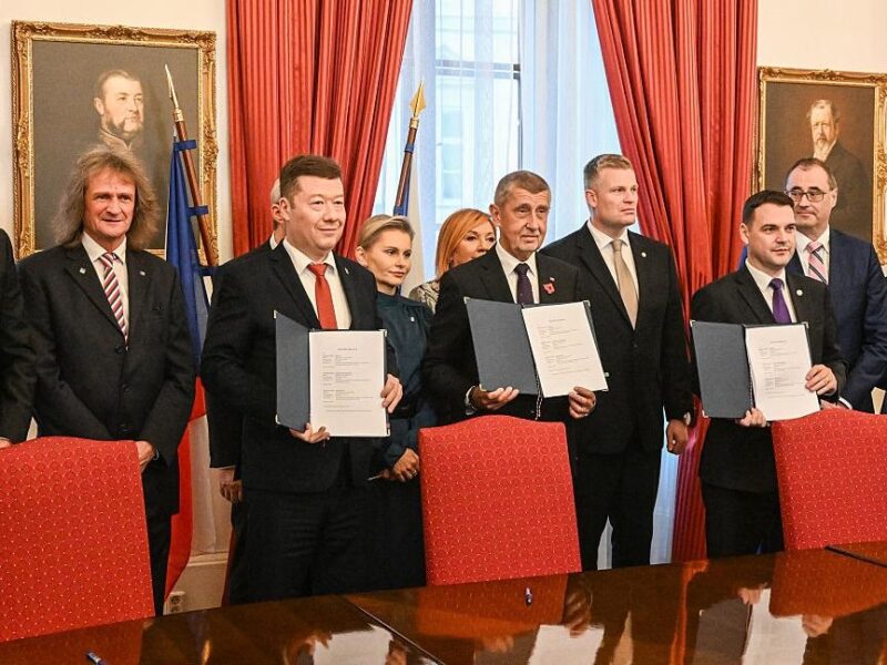 Популісти та антиукраїнська партія: в Чехія сформувався новий парламент