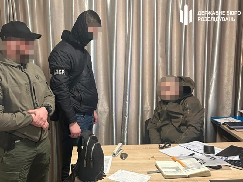 Посадовець одеської Військової академії вимагав гроші у курсантів