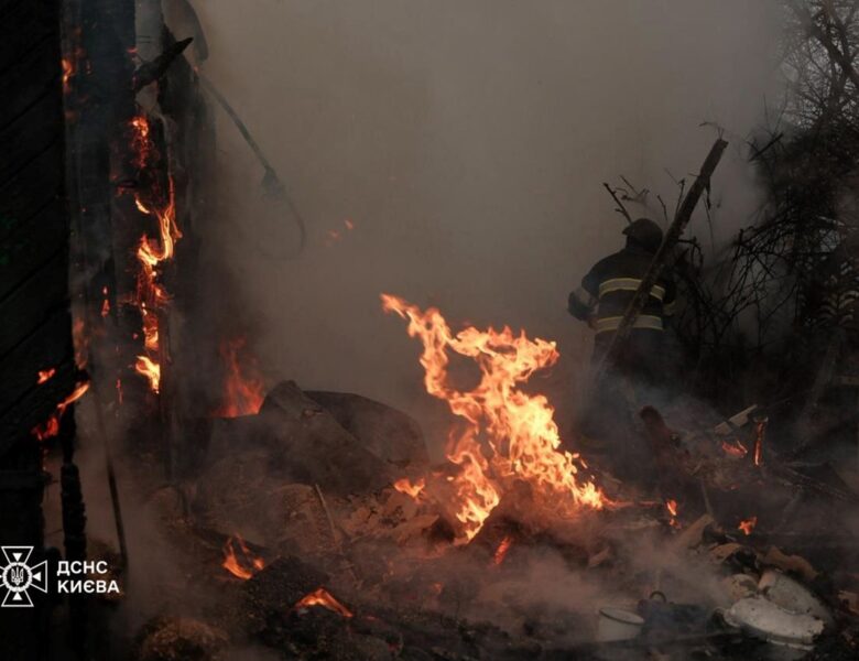 Пожежі після нічного обстрілу Києва ліквідовано