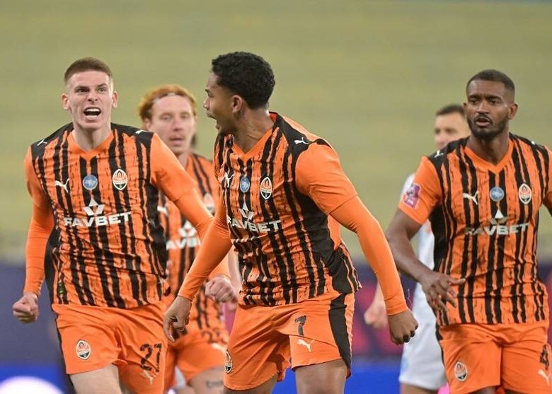 Призи УПЛ у Шахтаря: клуб забрав дві головні нагороди туру