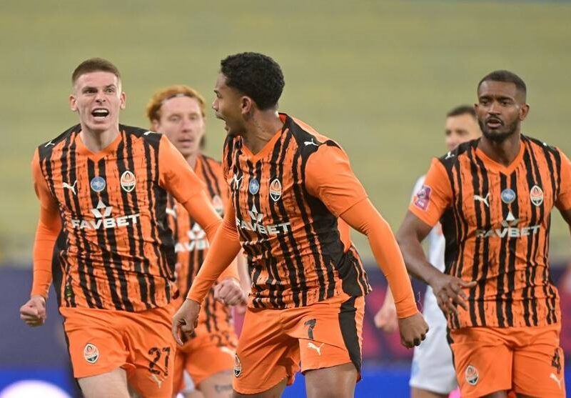 Призи УПЛ у Шахтаря: клуб забрав дві головні нагороди туру