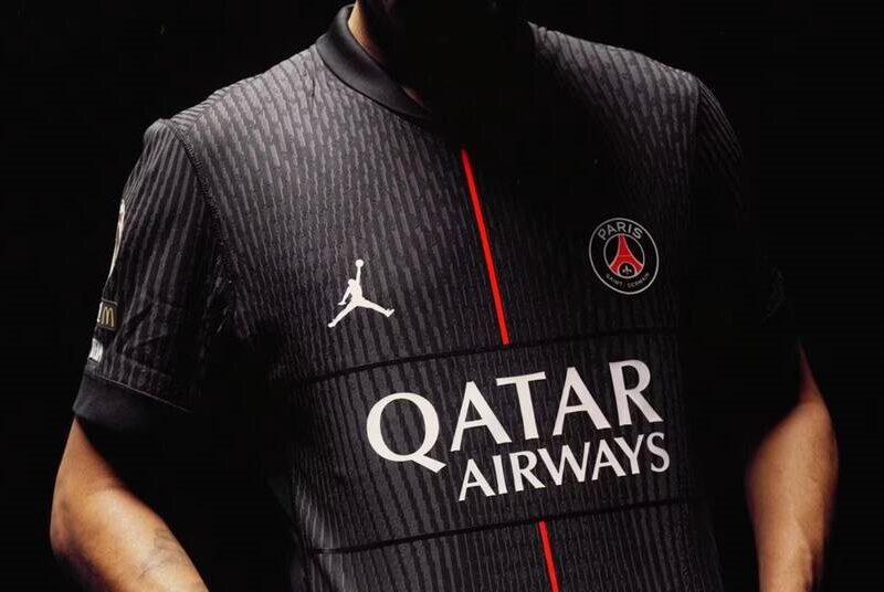 ПСЖ представив четвертий комплект форми на поточний сезон