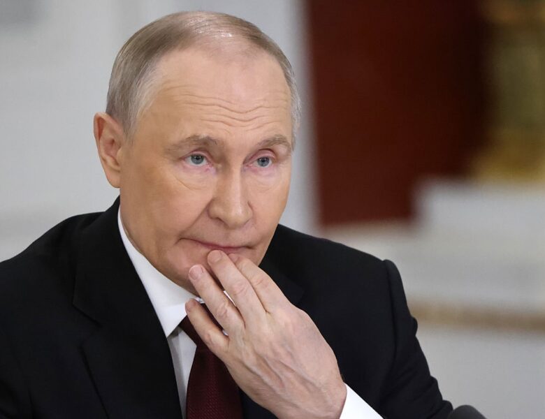 Путіну доповіли про падіння нафтогазових доходів