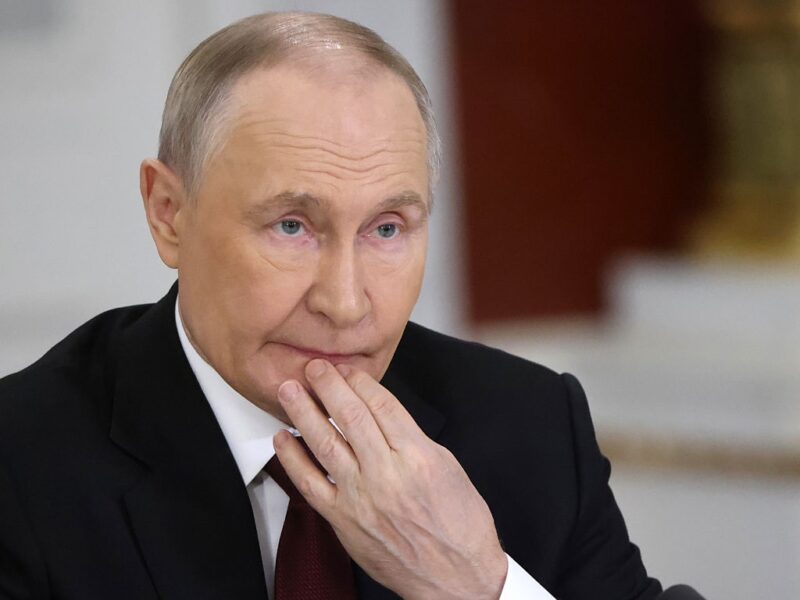 Путіну доповіли про падіння нафтогазових доходів