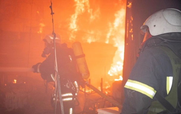 РФ атакувала Миколаїв: у місті руйнування і пожежа