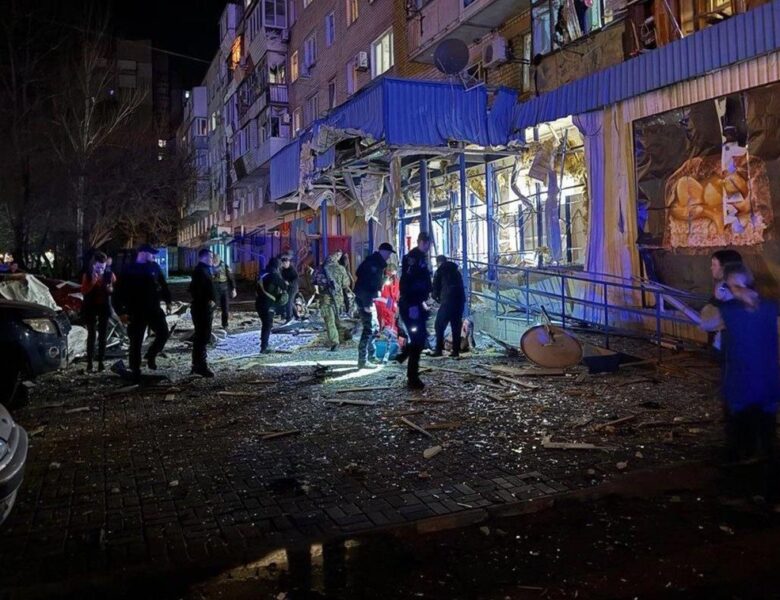 РФ обстріляла Запоріжжя: є поранені та руйнування