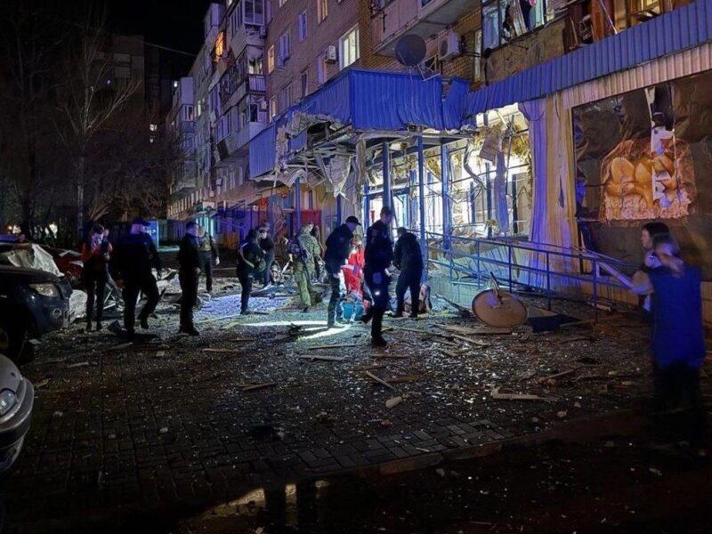РФ обстріляла Запоріжжя: є поранені та руйнування