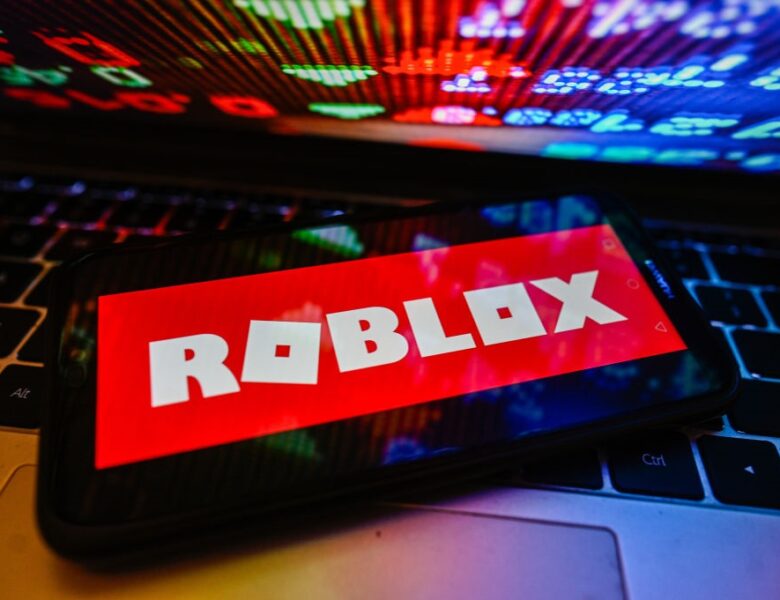 Roblox заблокує дітям можливість спілкуватися з дорослими