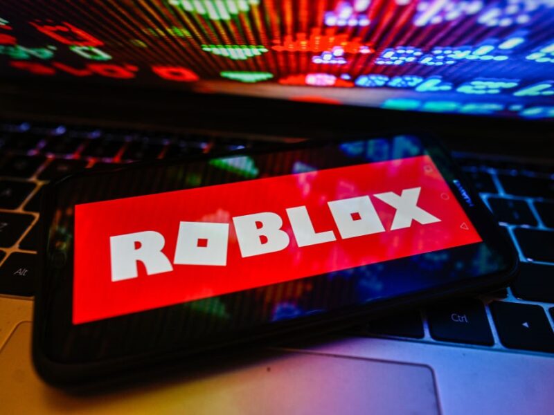 Roblox заблокує дітям можливість спілкуватися з дорослими