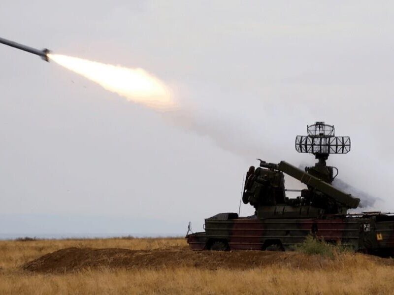 Росія атакувала Україну ракетою та 104 дронами