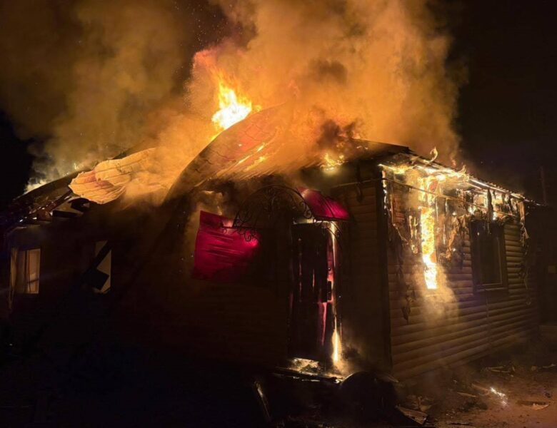 Росіяни обстріляли енергоінфраструктуру Чернігова, виникла пожежа