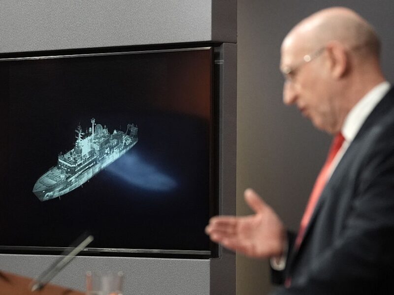 Російське судно націлило лазери на британських пілотів