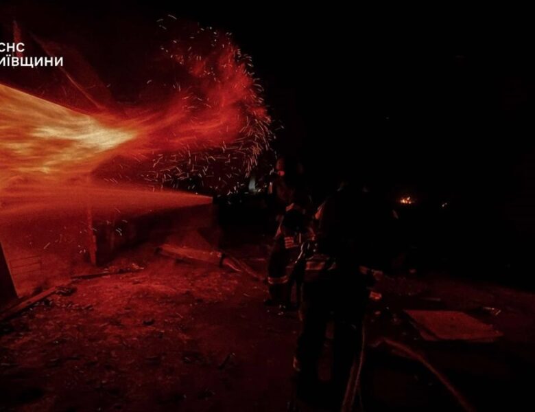 Рої шахедів: у Києві вдруге за ніч лунають вибухи