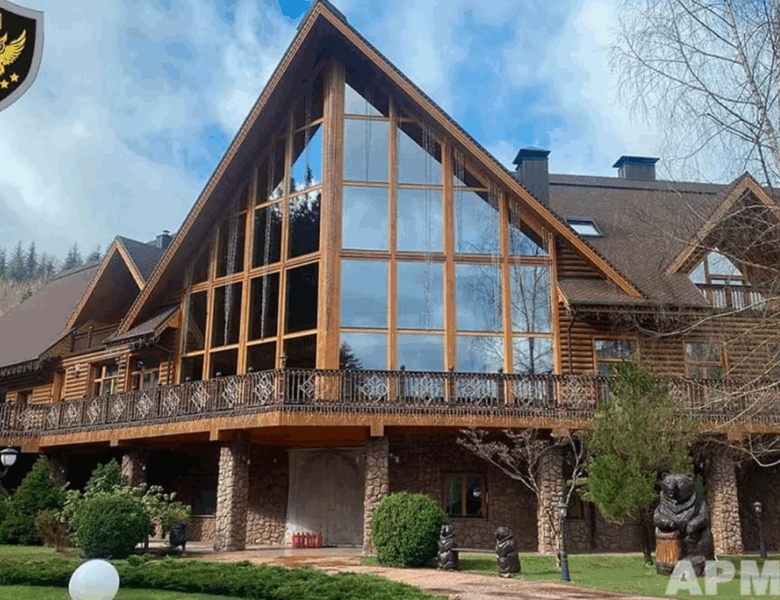 Розкішна дача Медведчука отримала управителя