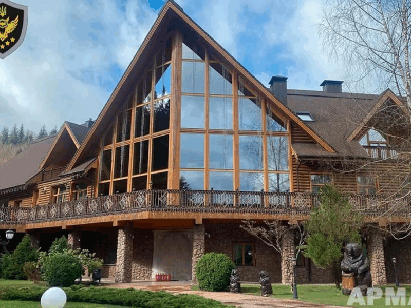 Розкішна дача Медведчука отримала управителя