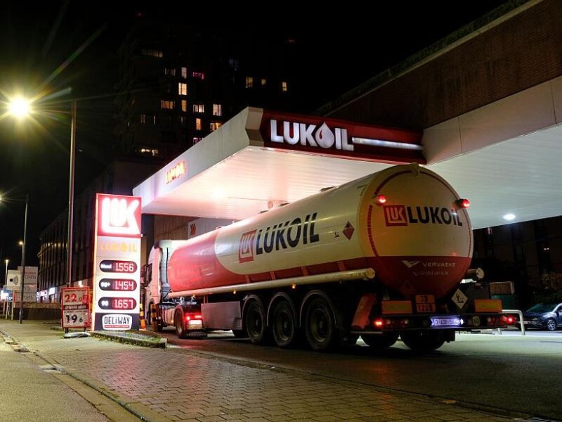 США відмовили “маріонетці Кремля” в купівлі активів Лукойлу