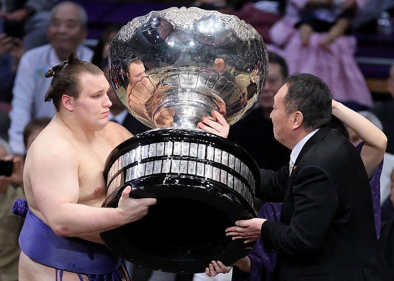 Сумоїст Явгусишин став першим українцем, який переміг у Кубку імператора