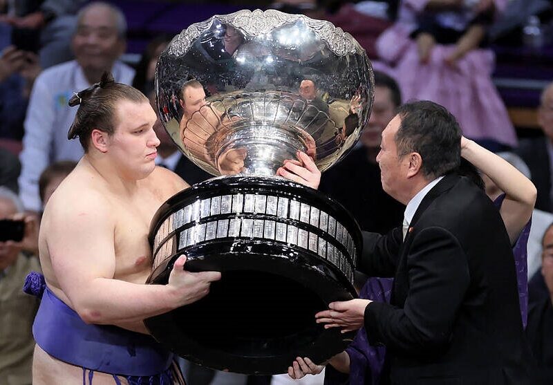 Сумоїст Явгусишин став першим українцем, який переміг у Кубку імператора