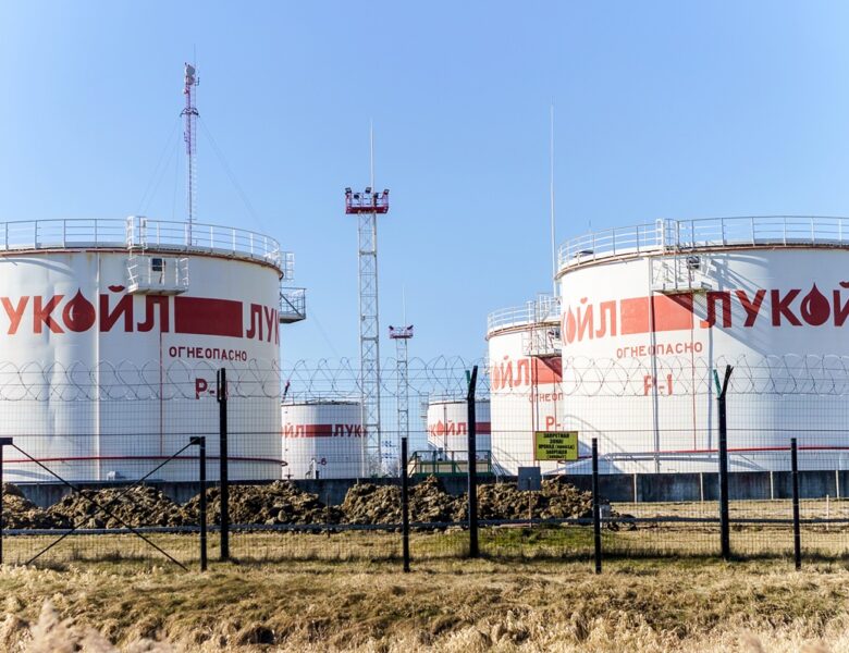 У Болгарії готують продаж бургаського заводу Лукойл