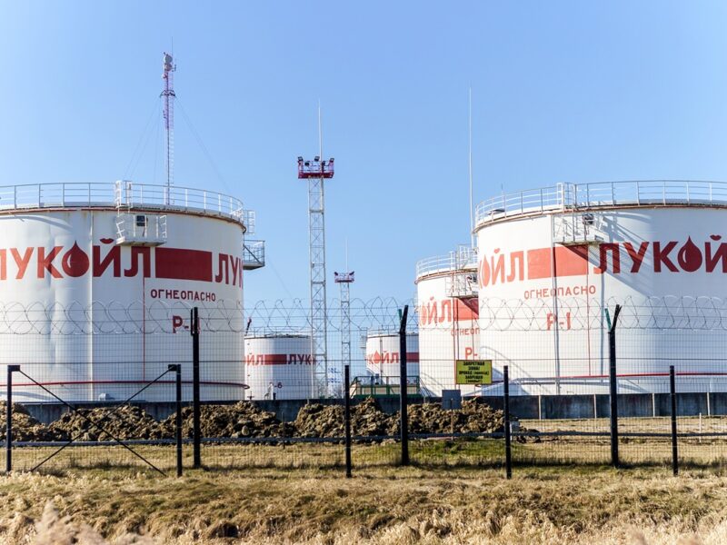 У Болгарії готують продаж бургаського заводу Лукойл