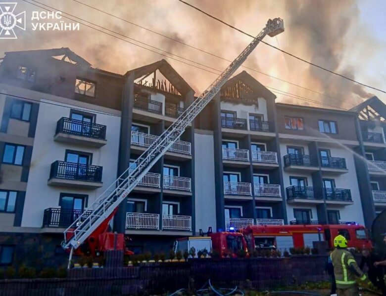 У Буковелі спалахнула пожежа в готелі