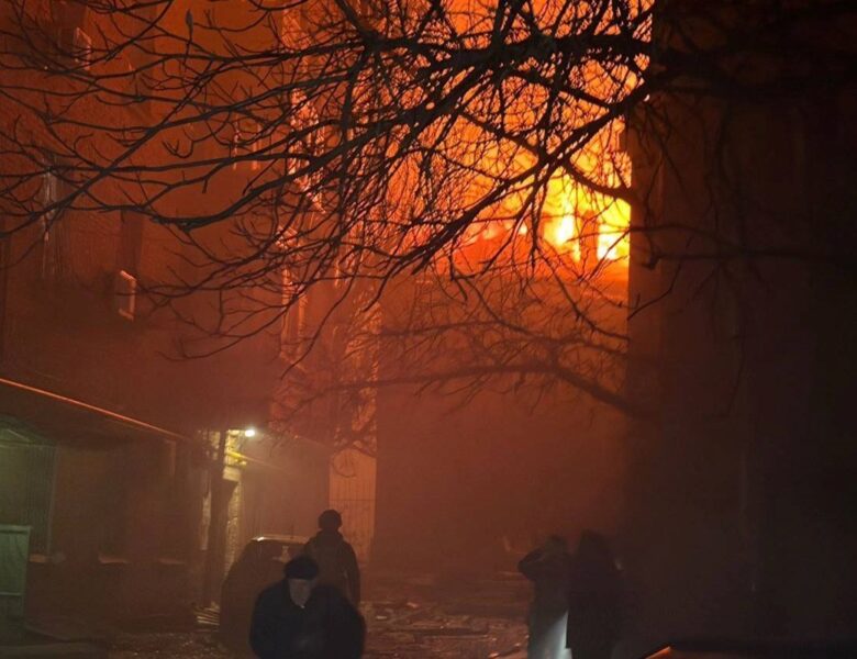 У Дніпрі через обстріл поранені двоє людей, виникли пожежі