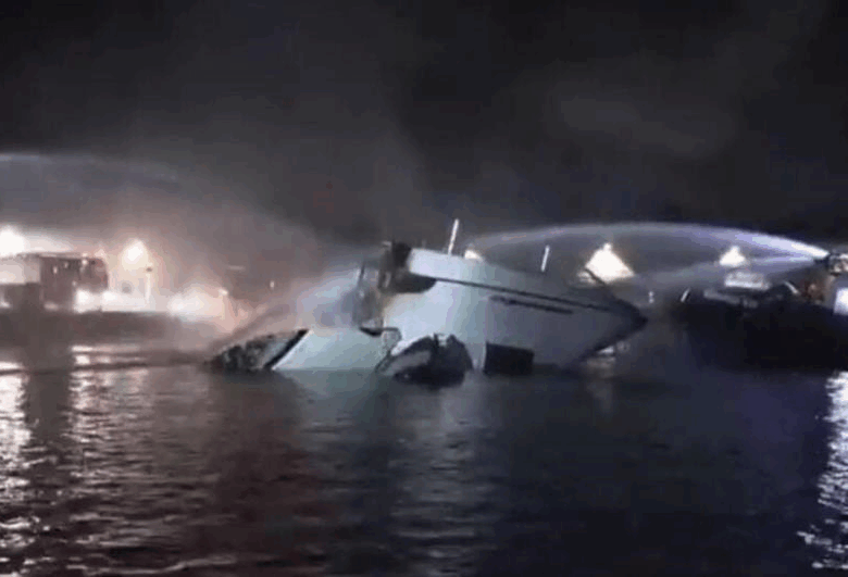 У Греції біля порту потонули три яхти