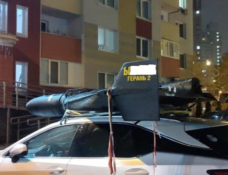 У Києві чоловік перевозив “шахед” на даху авто