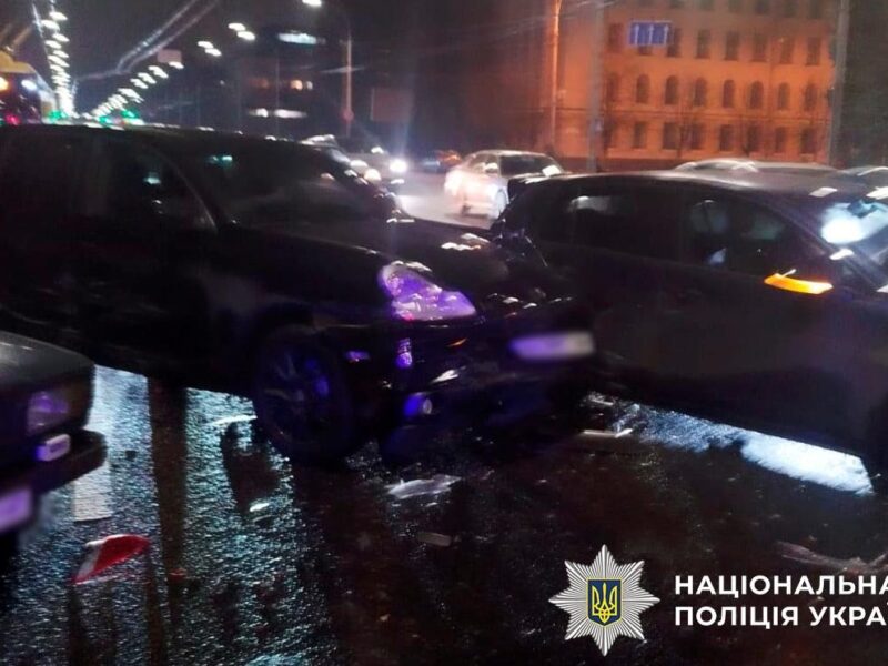 У Києві п’яний водій Porsche Cayenne влаштував ДТП і стрілянину