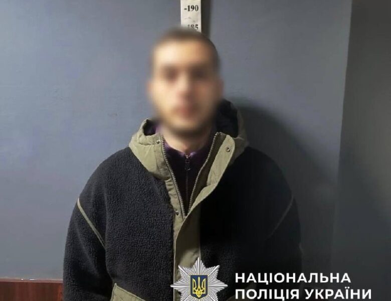 У Києві затримали наркокур’єра з колбами канабісу