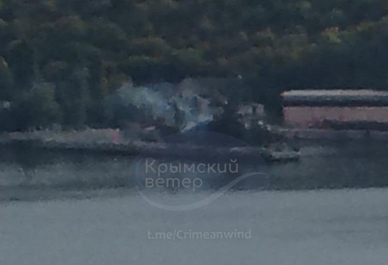 У Криму горів військовий корабель РФ – соцмережі