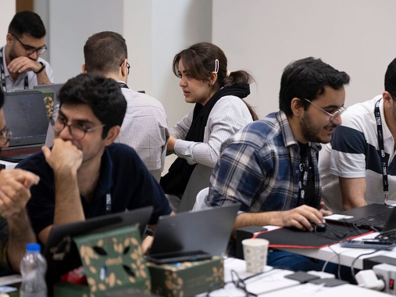 У світі з’явилась нова релігія: люди моляться штучному інтелекту