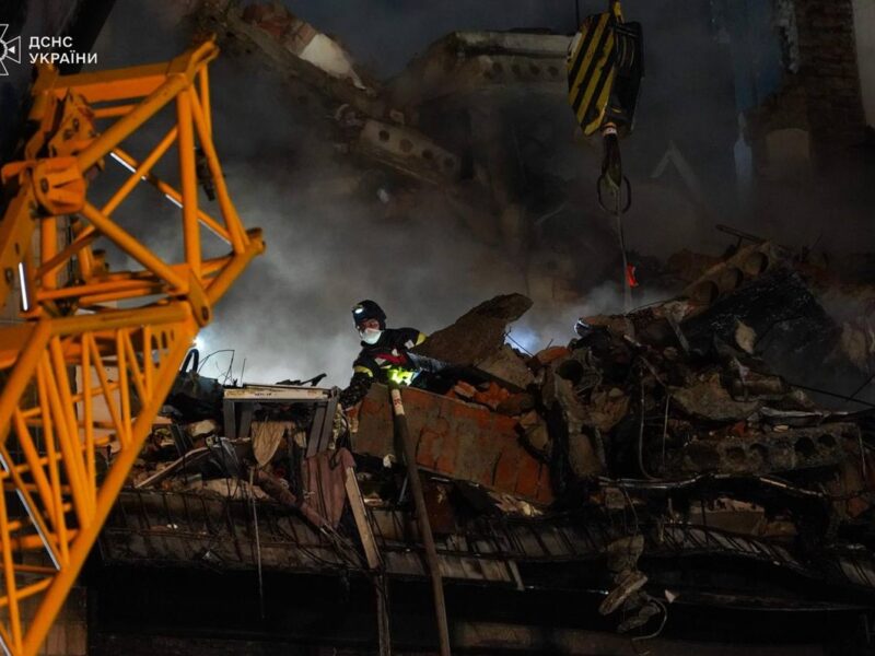 У Тернополі досі шукають 26 мешканців зруйнованого будинку