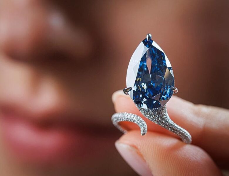 У Женеві продали рідкісний блакитний діамант за понад $25 млн