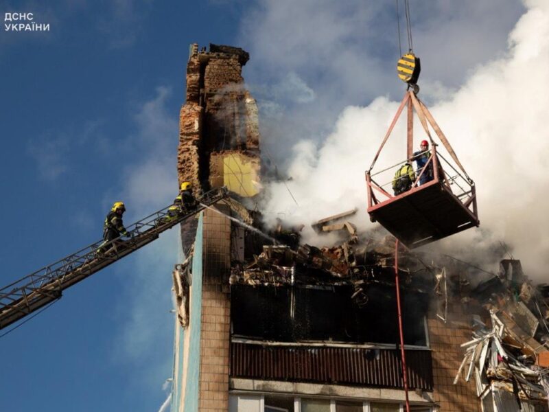 Удар по Тернополю: невідома доля 22 людей