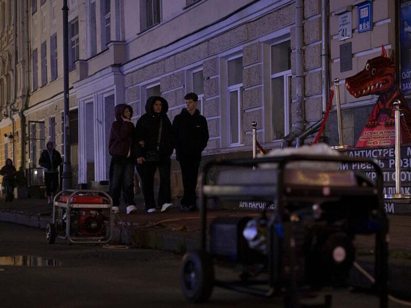 Українцям пропонують гроші за підключення генераторів до мобільних станцій