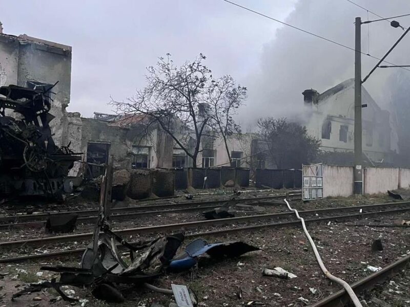 Укрзалізниця скасувала деякі поїзди через бойові дії