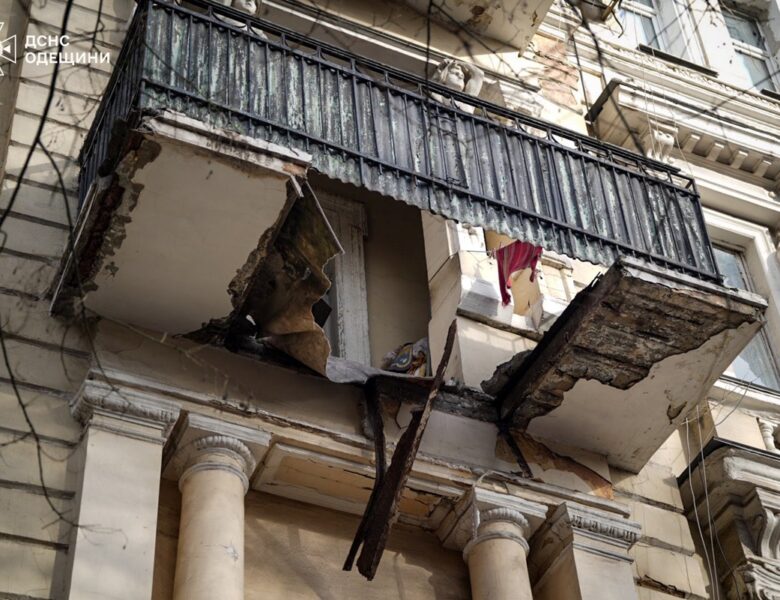 В Одесі обвалився балкон, постраждали дві жінки