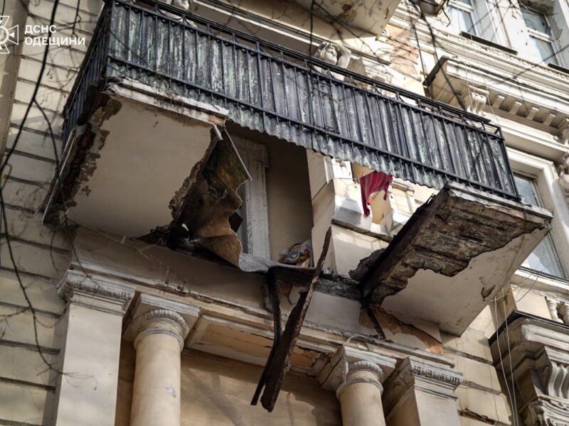 В Одесі обвалився балкон, постраждали дві жінки