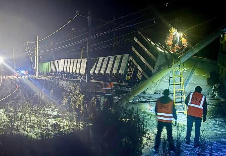 В Росії зруйновано залізничне полотно після сходження локомотиву