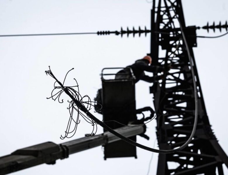 В Україні відключення через обстріли і негоду