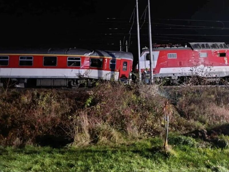 Вдруге за місяць: у Словаччині зіткнулися поїзди