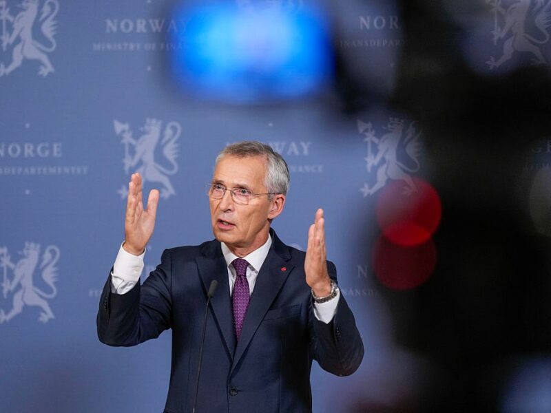 Відмова Україні. Мемуари екс-голови НАТО