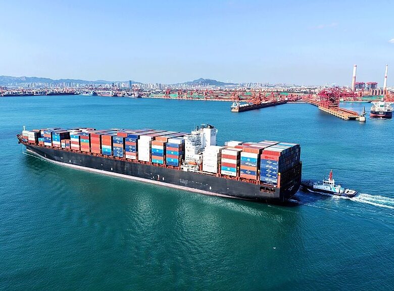 Вплив санкцій: експорт з Китаю в РФ рекордно обвалився