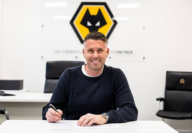 Вулвергемптон і Роб Едвардс офіційно заручені