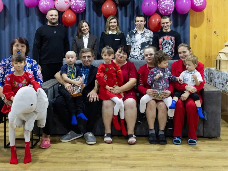 Олена Зеленська спільно з командою Фундації відвідала велику прийомну родину на Полтавщині